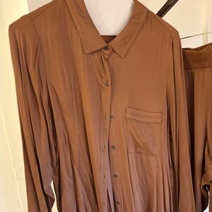 Splendid Stylish Silk Set
Bottom down with jogger pants